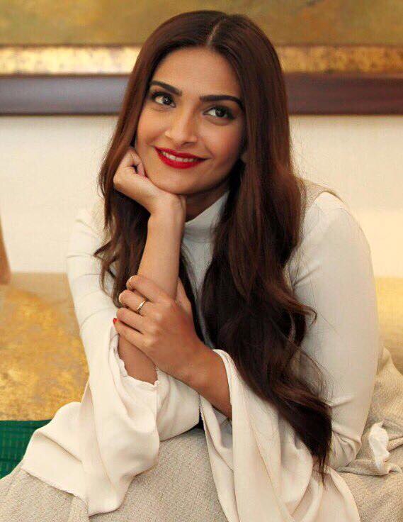 Sonam Kapoor all set for girly adventure in her next Sonam Kapoor all set for girly adventure in her next