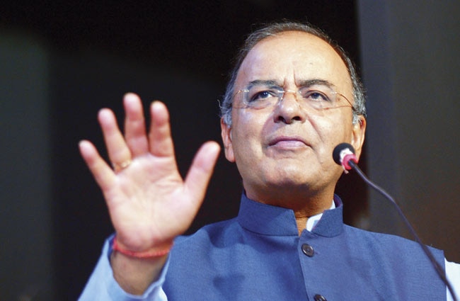 Rs 2 lakh crore deposited in banks till Saturday afternoon: Arun Jaitley  Rs 2 lakh crore deposited in banks till Saturday afternoon: Arun Jaitley
