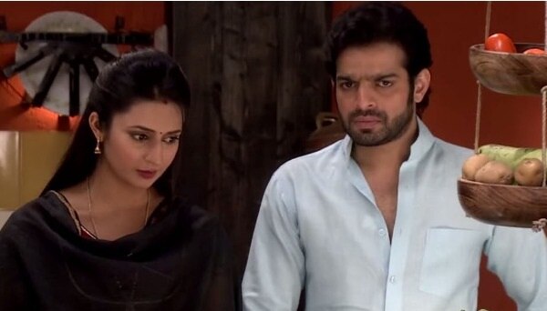 Yeh Hai Mohabbatein: Why Ishita fall at Raman’s feet? Yeh Hai Mohabbatein: Why Ishita fall at Raman’s feet?