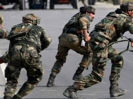 Four militants, soldier killed in Kashmir gunfight  Four militants, soldier killed in Kashmir gunfight