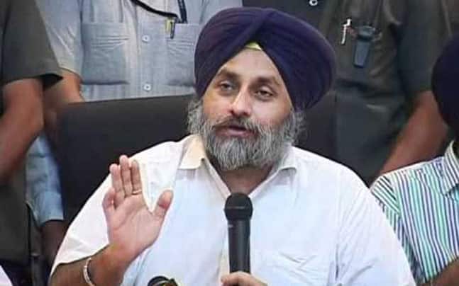 Navjot Sidhu a ‘human bomb’, will explode after joining Cong: Sukhbir Badal Navjot Sidhu a ‘human bomb’, will explode after joining Cong: Sukhbir Badal