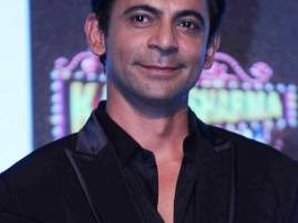 Sunil Grover seduces Randeep Hooda on TV show Sunil Grover seduces Randeep Hooda on TV show