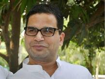 JDU leader Prashant Kishor\'s car attacked by Patna University students