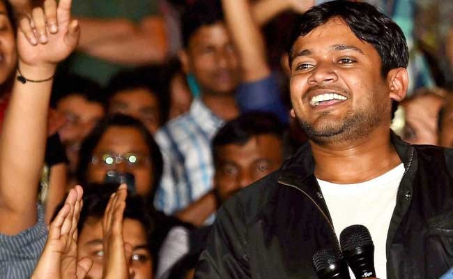 Stones pelted, slipper hurled at Kanhaiya Kumar in Nagpur Stones pelted, slipper hurled at Kanhaiya Kumar in Nagpur