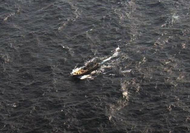 BSF seizes Pakistan boat with nine on board (Lead) BSF seizes Pakistan boat with nine on board (Lead)