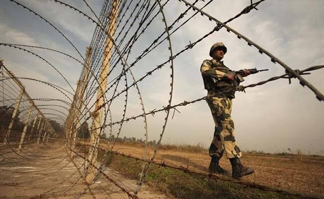 Encounter in Bandipora, J&K: 2 terrorists and an army jawan killed Encounter in Bandipora, J&K: 2 terrorists and an army jawan killed