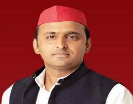 Lucknow: CM Akhilesh Yadav reaches Raj Bhawan after expulsion of his loyal minister Pawan Pandey Lucknow: CM Akhilesh Yadav reaches Raj Bhawan after expulsion of his loyal minister Pawan Pandey