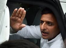 Akhilesh shares dias with uncle, asks media not to create rift