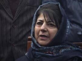 Mehbooba govt withdraws stone-pelting cases against 634 accused Mehbooba govt withdraws stone-pelting cases against 634 accused