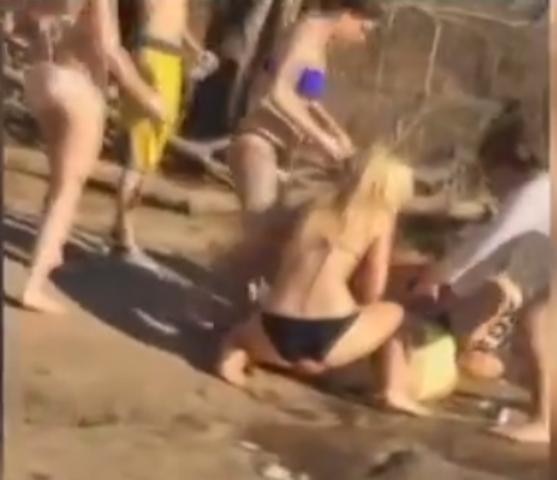 Watch 3 bikini wearing women assault a female on beach Watch 3 bikini wearing women assault a female on beach