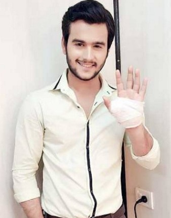 TV actor slits his palm on the sets of popular daily soap! TV actor slits his palm on the sets of popular daily soap!
