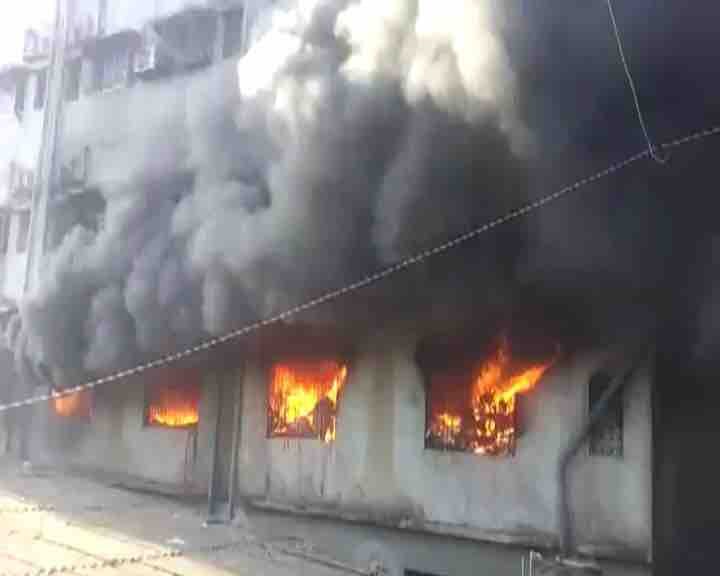 Huge fire breaks out in Mumbai's Bhiwandi, many people trapped Huge fire breaks out in Mumbai's Bhiwandi, many people trapped