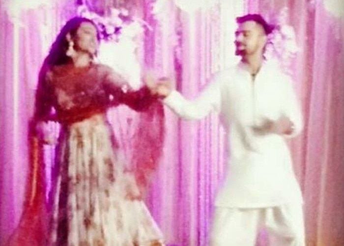 Watch: When Virat Kohli and Sonakshi Sinha danced to the song Saree Ke Fall Sa Watch: When Virat Kohli and Sonakshi Sinha danced to the song Saree Ke Fall Sa