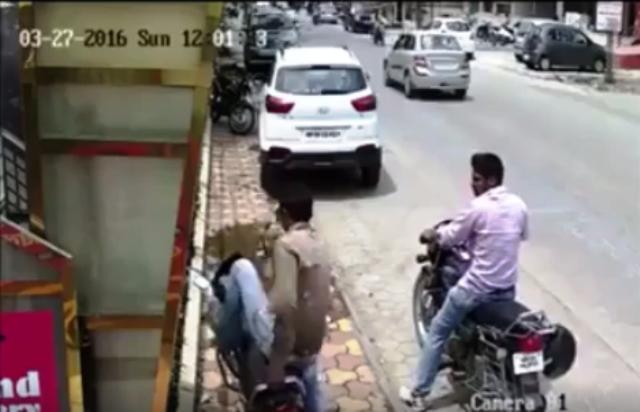 Video: Watch this is how bikes get stolen Video: Watch this is how bikes get stolen