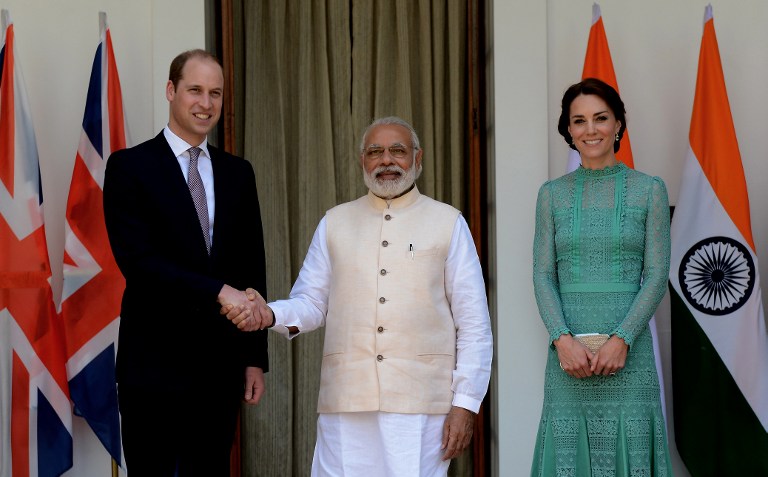 Britain's Prince William, Duke of Cambridge(L)shakes hands with India's Prime Minister Narendra Modi(C)as Catherine, Duchess of Cambridge(R)looks on ahead of a lunch event at Hyderabad House in New Delhi. / AFP PHOTO / MONEY SHARMA
