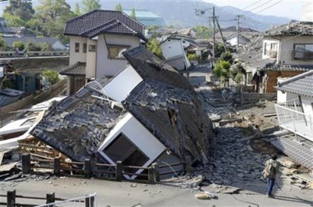 Twin quakes kills at least 29 in south Japan; many trapped Twin quakes kills at least 29 in south Japan; many trapped