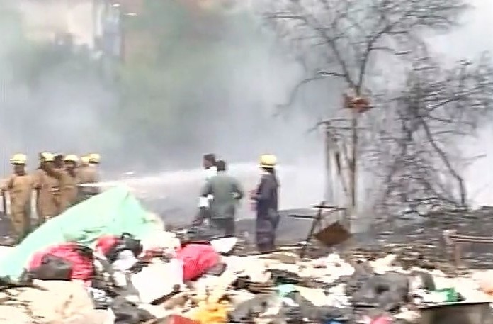 Dwarka: 400 jhuggis gutted in inferno, slum dwellers distraught Dwarka: 400 jhuggis gutted in inferno, slum dwellers distraught