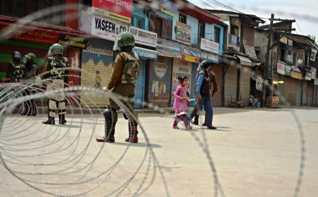 High Court queries J-K police on 'detention' of girl, kin in Handwara High Court queries J-K police on 'detention' of girl, kin in Handwara