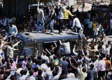Curfew imposed in Mehsana as Patels 'jail bharo andolan' rally turns violent Curfew imposed in Mehsana as Patels 'jail bharo andolan' rally turns violent