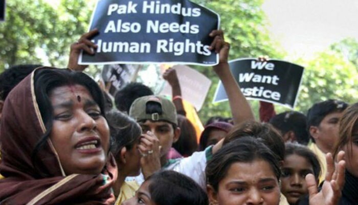 Don't target Hindus, says Pakistani daily Don't target Hindus, says Pakistani daily