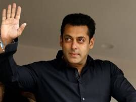 Salman surprises aspiring blind singer Salman surprises aspiring blind singer