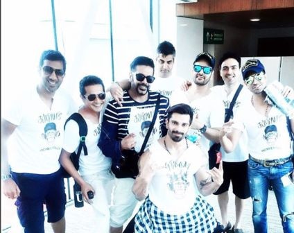 Karan Singh Grover chills out in Goa for his bachelors party Karan Singh Grover chills out in Goa for his bachelors party