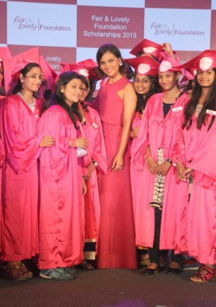 Gorgeous Lara does full on masti at the Fair & Lovely Foundation scholarship programme Gorgeous Lara does full on masti at the Fair & Lovely Foundation scholarship programme