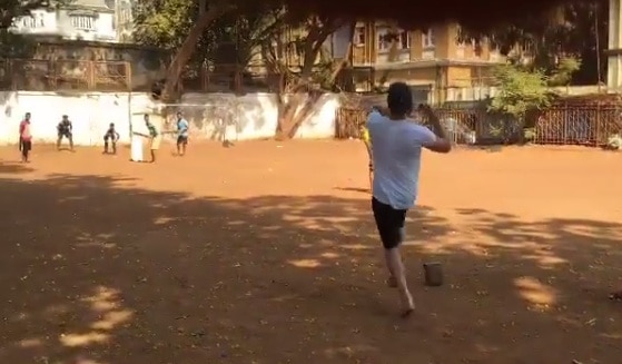 Watch: Dale Steyn plays street cricket with kids in Mumbai barefoot Watch: Dale Steyn plays street cricket with kids in Mumbai barefoot