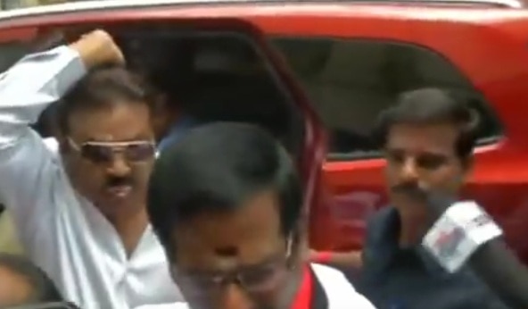 Video of Vijayakant gesturing at scribes goes viral Video of Vijayakant gesturing at scribes goes viral