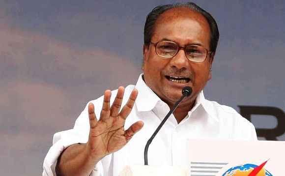 Sonia, Rahul never interfered in any defence deal: Antony Sonia, Rahul never interfered in any defence deal: Antony