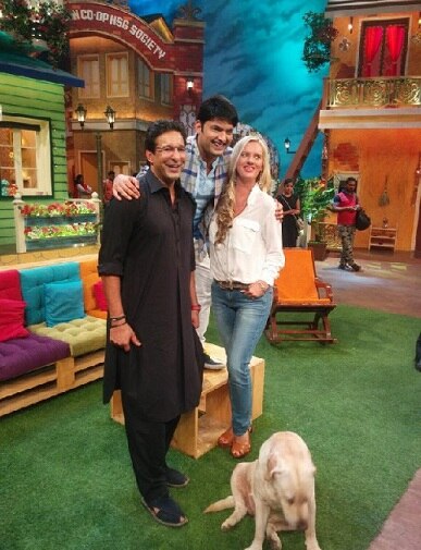 Wasim Akram proposes to wife on TV Wasim Akram proposes to wife on TV