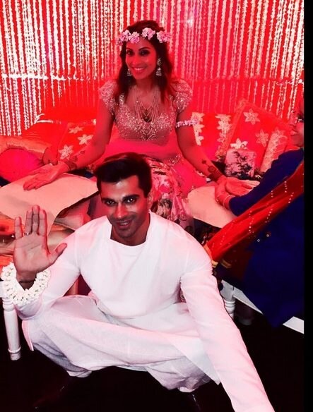 PINK PINK: Karan and Bipasha's MEHENDI ceremony pictures are adorable! PINK PINK: Karan and Bipasha's MEHENDI ceremony pictures are adorable!