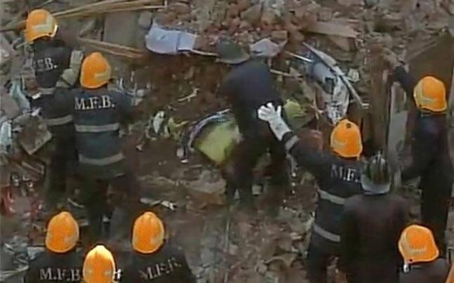 5 killed, 3 injured as building collapses in south Mumbai 5 killed, 3 injured as building collapses in south Mumbai