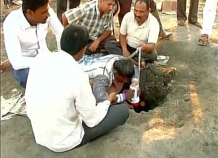 Maharashtra: 6-year-old boy falls into borewell in Ahmednagar, rescue operation underway Maharashtra: 6-year-old boy falls into borewell in Ahmednagar, rescue operation underway