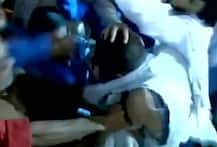 Patna: Man shows black flag to Kanhaiya, beaten up by his supporters