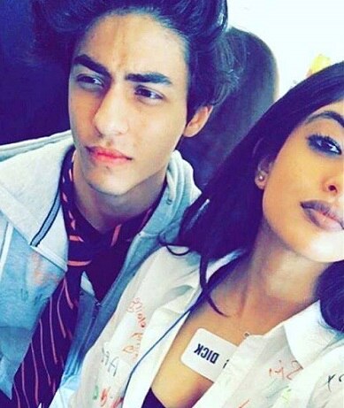 Navya Nanda's SELFIE With Aryan Khan Is Going VIRAL Navya Nanda's SELFIE With Aryan Khan Is Going VIRAL