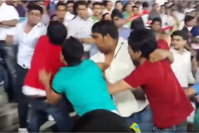 VIDEO: Fans involved in ugly fight during Kings XI Punjab vs Delhi Daredevils match in Mohali VIDEO: Fans involved in ugly fight during Kings XI Punjab vs Delhi Daredevils match in Mohali