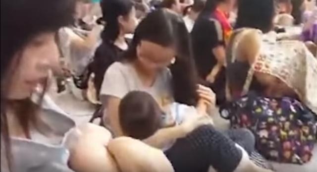Hong Kong: Watch when breastfeeding flash mob takes over train station Hong Kong: Watch when breastfeeding flash mob takes over train station
