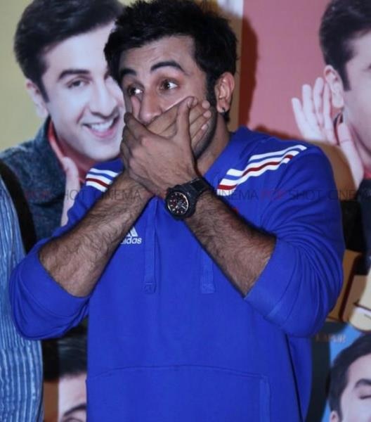 Ranbir declines to comment on MNS warning to Pakistani actors Ranbir declines to comment on MNS warning to Pakistani actors