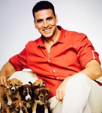 'Khiladi' Kumar visits Jammu border; pays homage to martyrs 'Khiladi' Kumar visits Jammu border; pays homage to martyrs