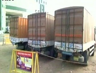 Trucks with Rs. 570 crore cash stopped in Tamil Nadu Trucks with Rs. 570 crore cash stopped in Tamil Nadu