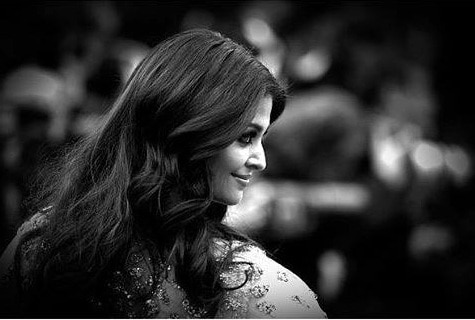 Abhishek Bachchan awestruck by Aishwarya's Cannes look Abhishek Bachchan awestruck by Aishwarya's Cannes look