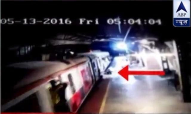 Watch: Man dies after falling from train in Thane, tragedy or conspiracy, not clear Watch: Man dies after falling from train in Thane, tragedy or conspiracy, not clear