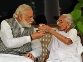 PM Modi spends quality time with mother in Delhi  PM Modi spends quality time with mother in Delhi