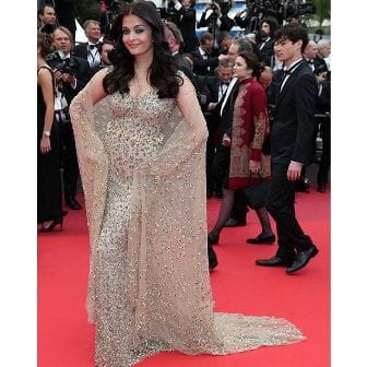 Aishwarya's star studded gown recieved mixed reactions from the Indian designers. While Manish Malhotra loved it, designers like Rahul Mishra didn't seem too happy about it.