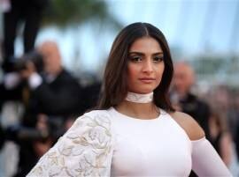 Anil lauds Sonam's 'breathtaking attire' at Cannes  Anil lauds Sonam's 'breathtaking attire' at Cannes