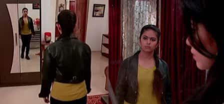 In an episode, where Rajkumari Rajeshwari hides in a cupboard from which she can see everything outside but the glass appears to be a mirror on the outside, she says “Ye jaduyi aaina hai.”
Well, guess what? The jaduyi aaeena is a two way mirror. Just saying.