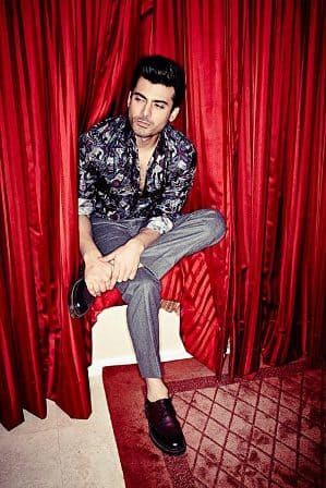 9. The Family Man : He proposed to his wife at the age of 17, (talk about NOT liking him, huh) and has a son. He makes sure he take out time for his family, and is, well, WOW.