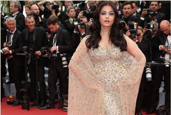 Aishwarya Rai poses on May 13, 2016 at the 69th Cannes Film Festival in Cannes, southern France. (/ AFP PHOTO / LOIC VENANCE)