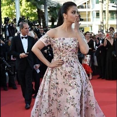 Aishwarya was spotted on red carpet of Cannes film festival with purple colour lipstick 